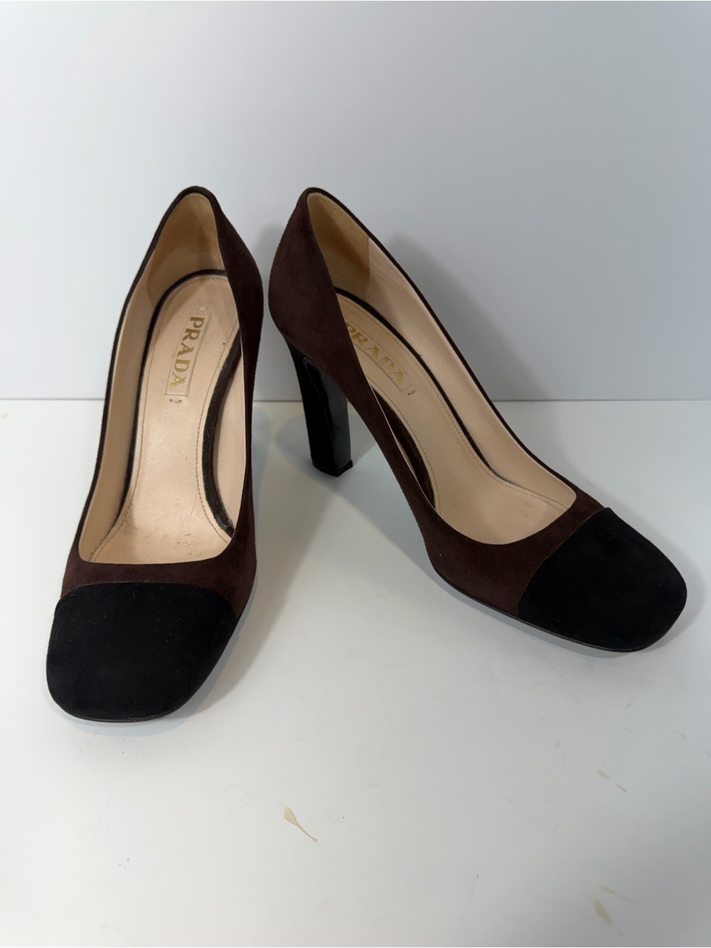 Prada Milano Brown Black Suede Cap Toe Block Heel Pumps Size 39.5 Italy